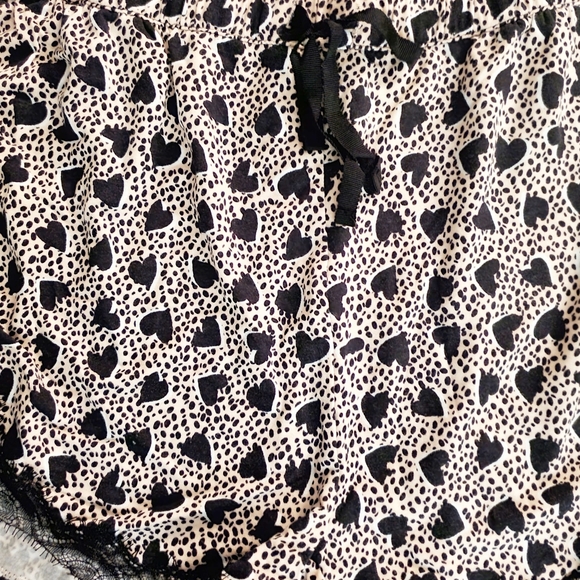 Pj Salvage Heart to Heart Blush pink & black hearts pj lace shorts xs NWT - Picture 4 of 7